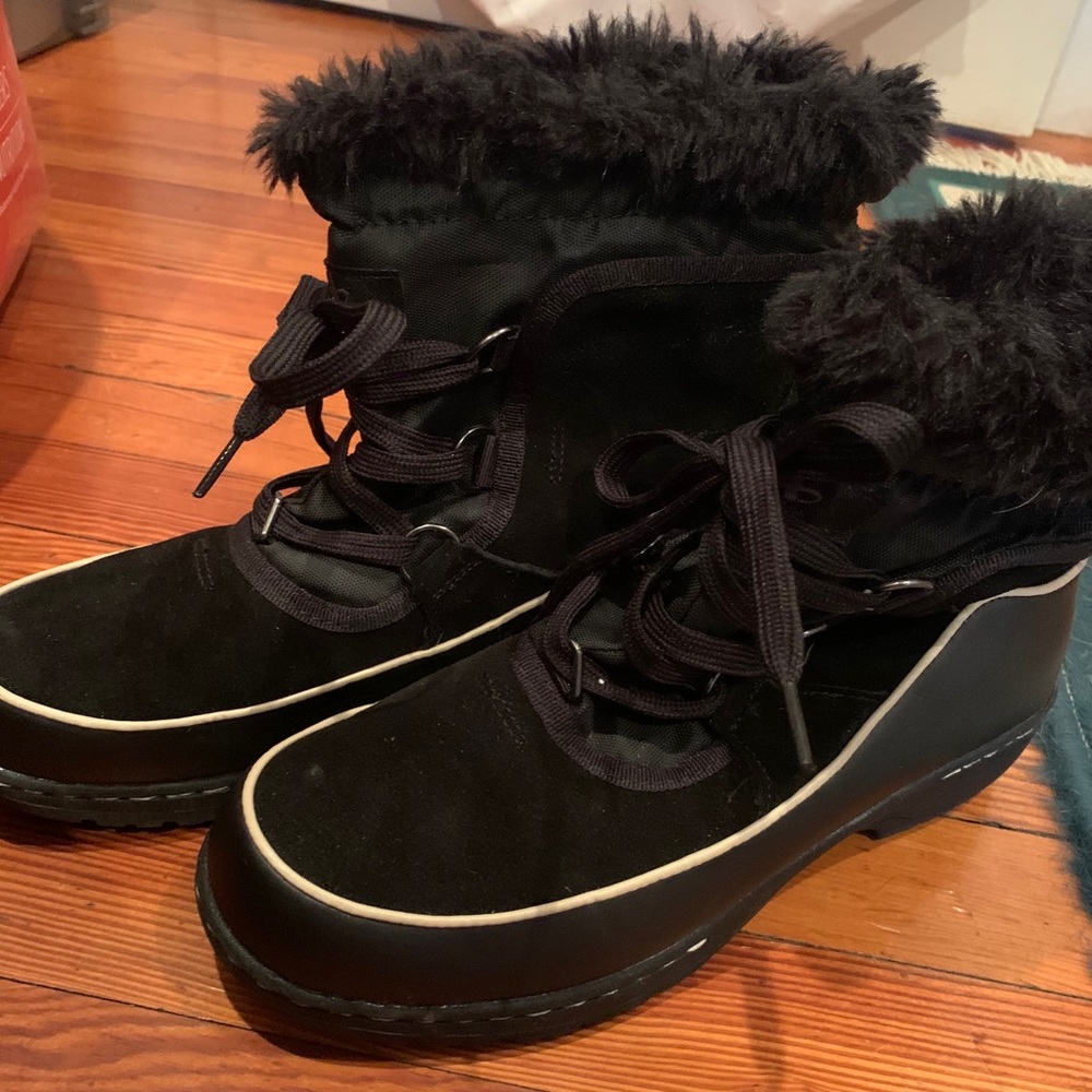 Fur lined winter boots